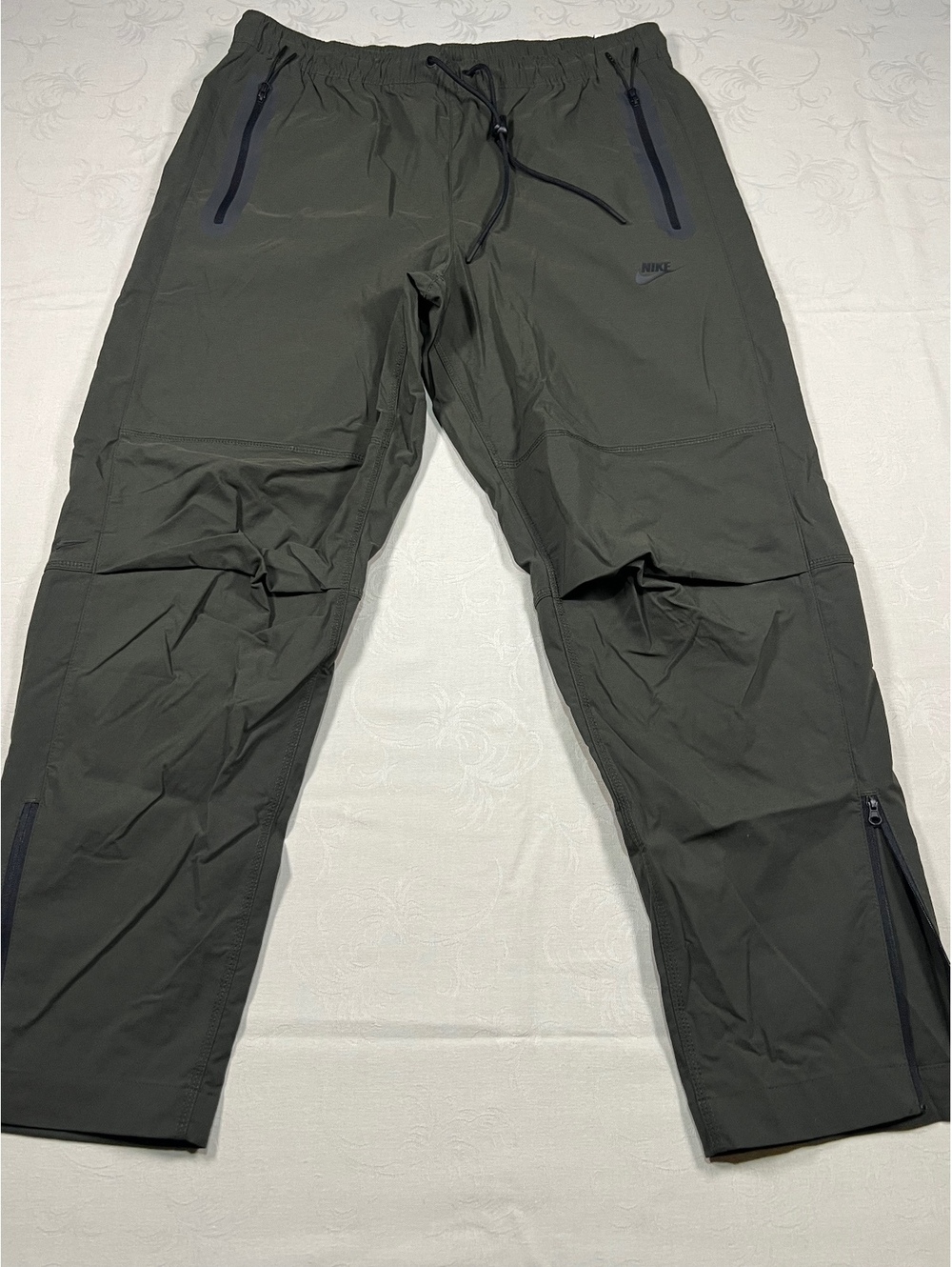 $125 Nike Tech Woven Pants Size Large Green Sequoia Standard Fit Tapered